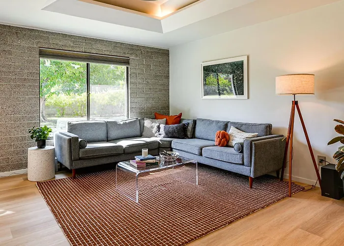 1 Mi To Dtwn & Mill Avenue! W/ Outdoor Oasis