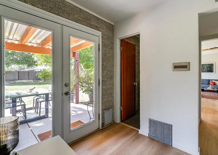 1 Mi To Dtwn & Mill Avenue! W/ Outdoor Oasis